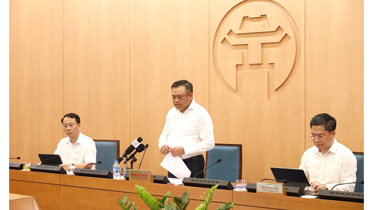 Le président du Comité populaire de Hanoi, Tran Sy Thanh, s'exprime sur le pont de Hanoi