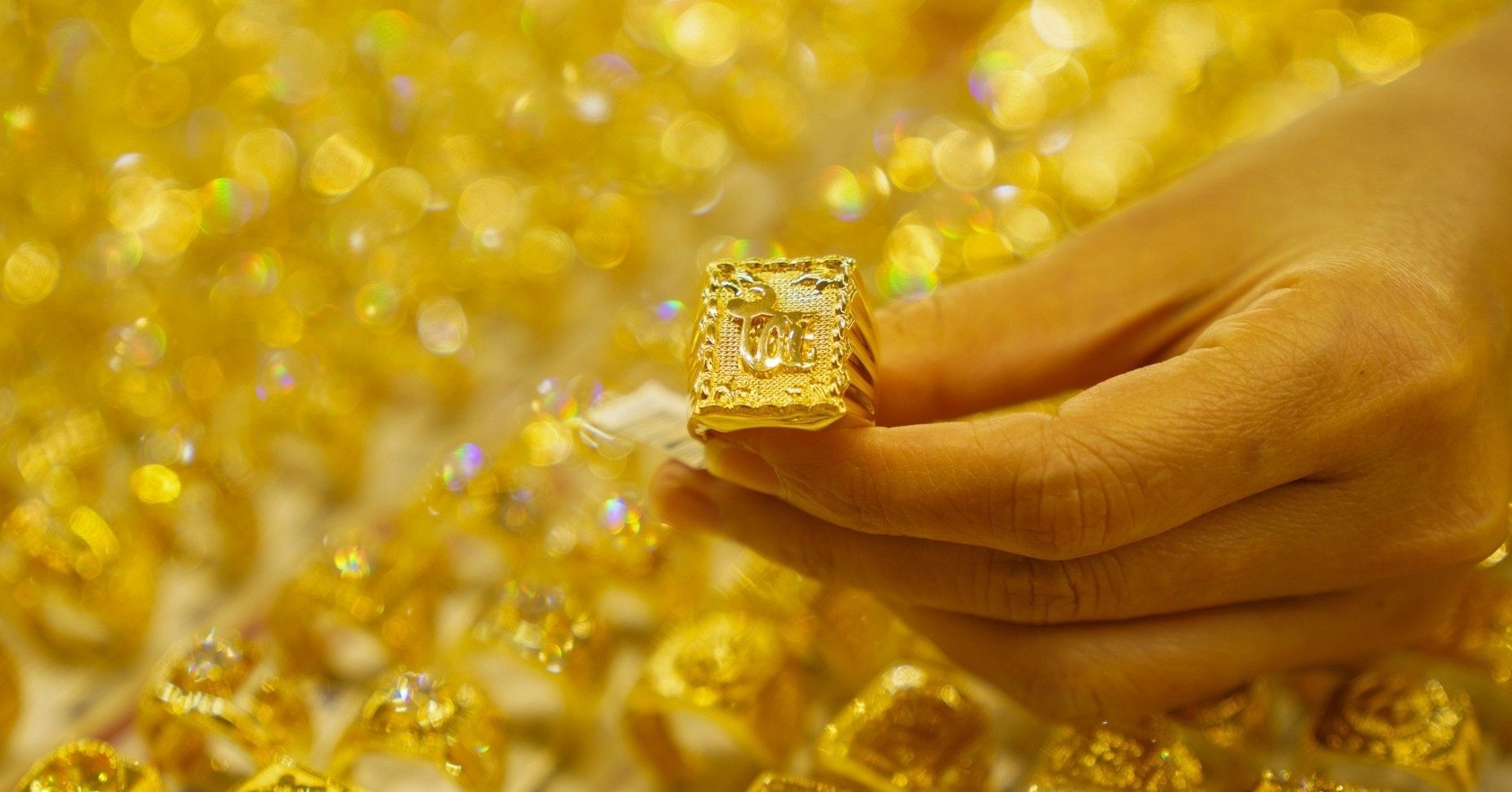 Tricks to get a license to trade in gold and jewelry