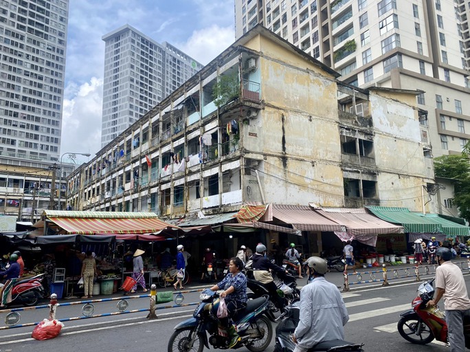 Xây lại chung cư cũ: Nhà nước giữ vai trò chủ lực - Ảnh 1.