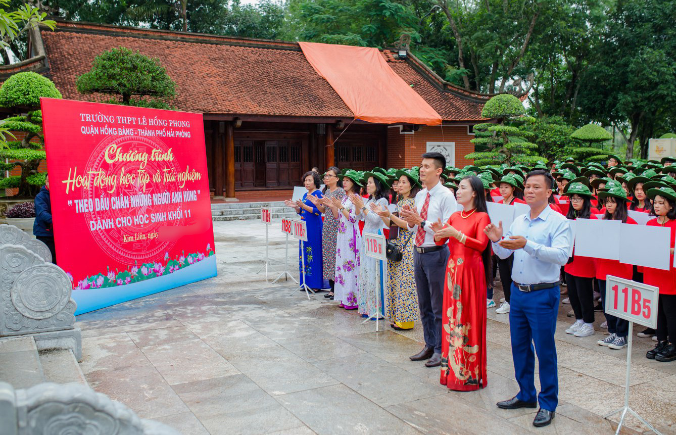 Một chương trình trải nghiệm ngoài trường dành cho học sinh khối 11 của Trường THPT Lê Hồng Phong, TP Hải Phòng tại tỉnh Nghệ An - Ảnh: Trường THPT Lê Hồng Phong