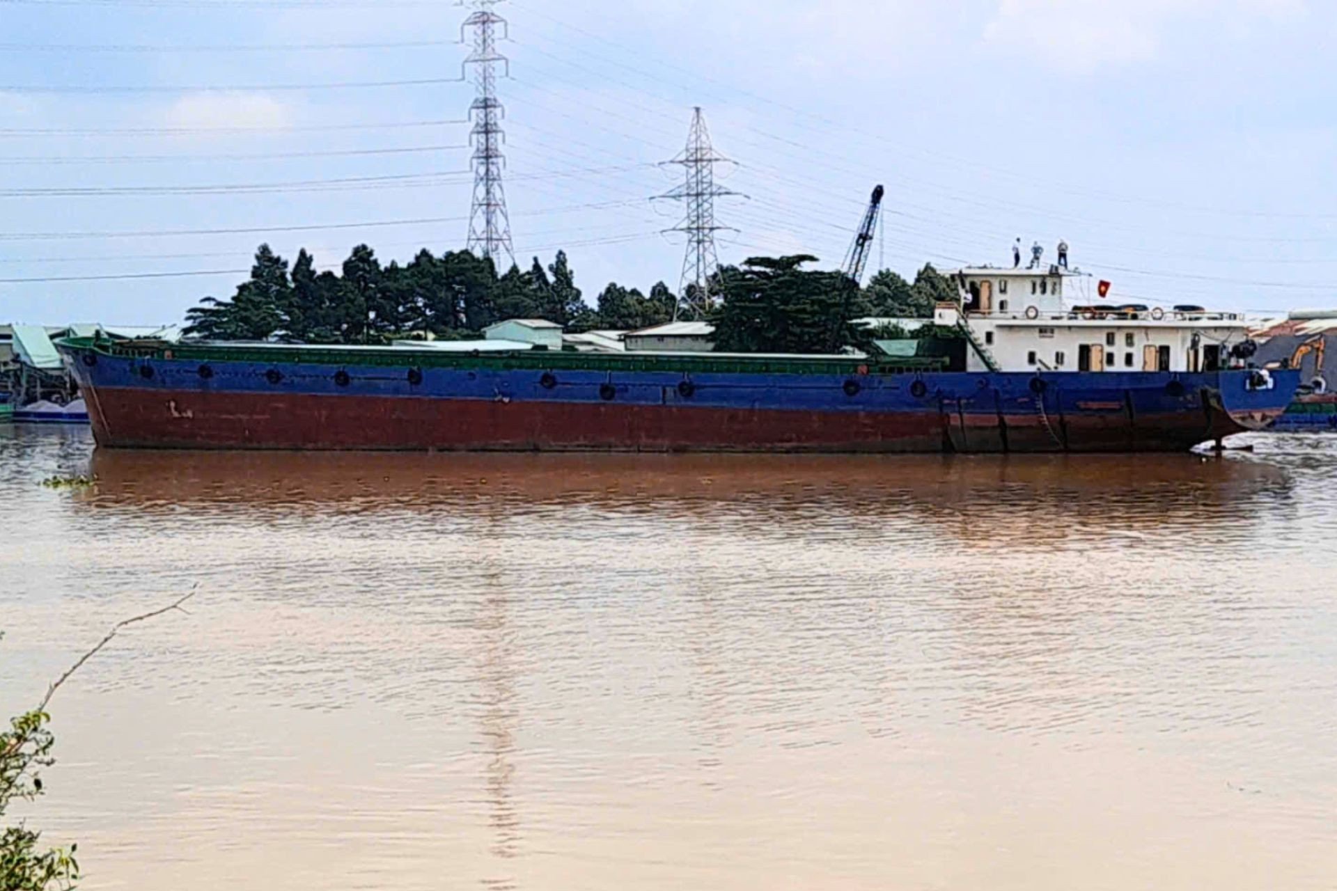 Dong Nai river train.jpg