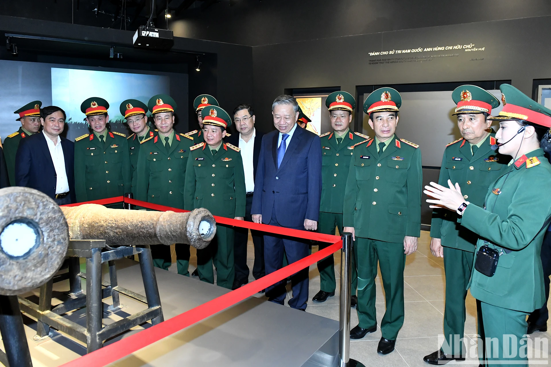 [Foto] Generalsekretär To Lam besucht und arbeitet im Vietnam Military History Museum Foto 6