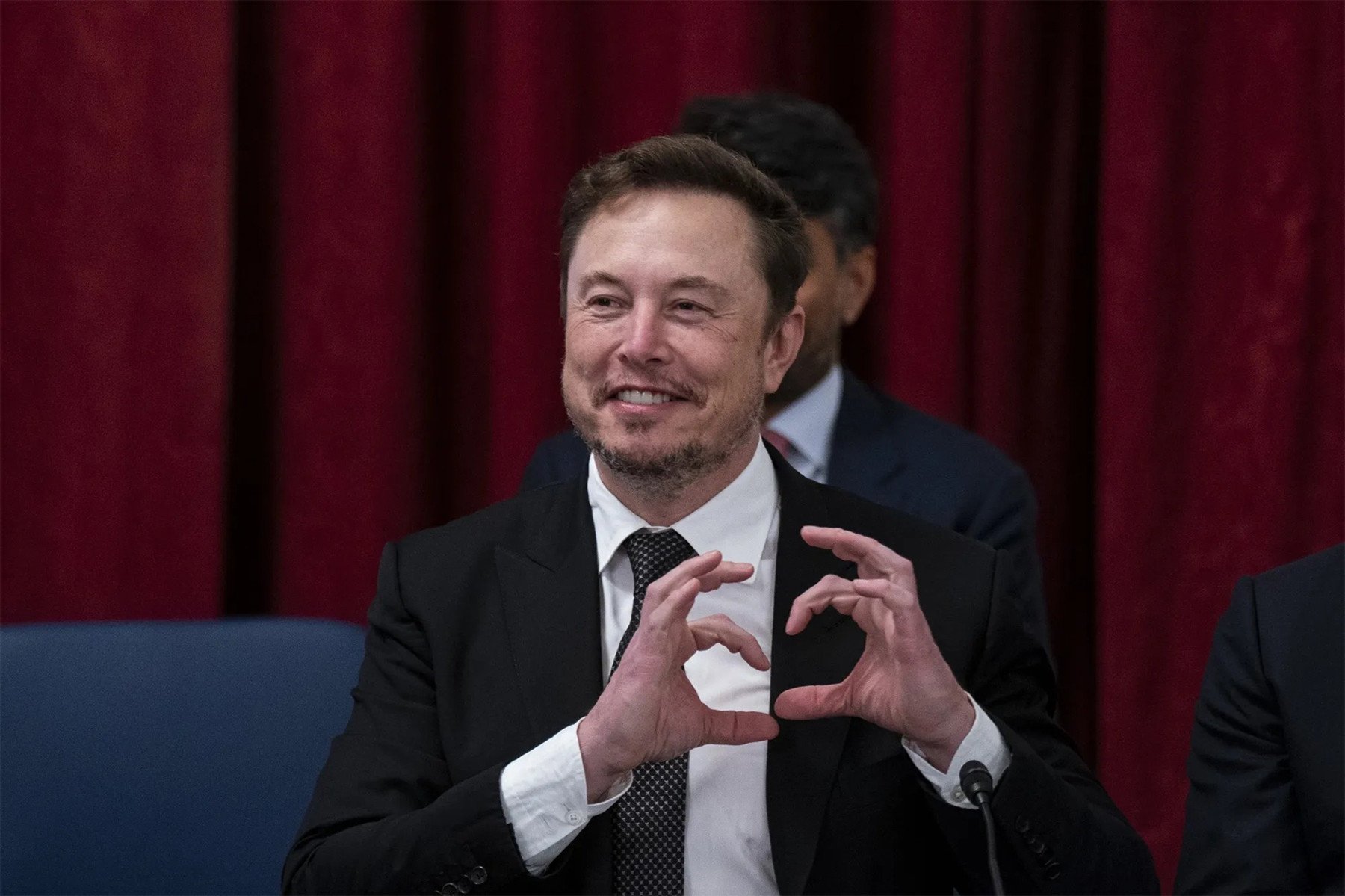 Elon Musk Bloomberg 121687.jpg