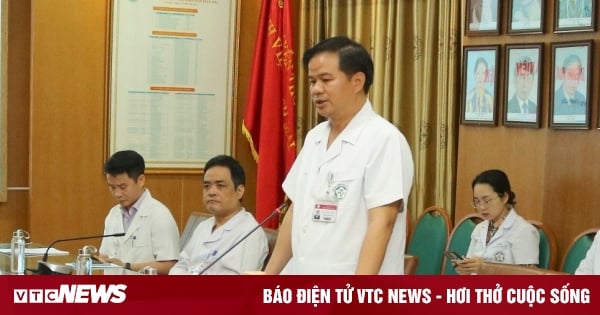 Director of Bach Mai Hospital provides health information about female student with broken heart after accident