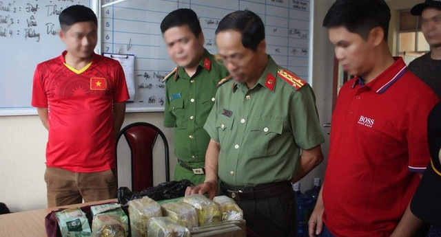 Announcing hotline to receive reports of drug dens in Hoa Binh