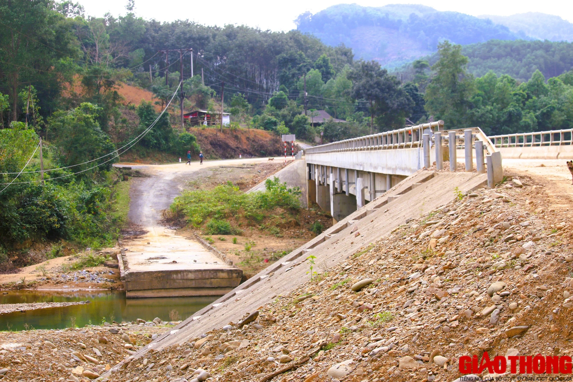 Tuyến nối 2 nhánh đường Hồ Chí Minh ở Quảng Trị đang thi công thế nào?- Ảnh 15.