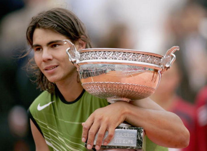 Ngay lần đầu dự Roland Garros năm 2005, tay vợt trẻ Rafael Nadal đã đánh bại Roger Federer tại bán kết. Tới chung kết, Nadal thắng Mariano Puerta để nâng cao chức vô địch Pháp mở rộng. Anh là tay vợt tuổi teen đầu tiên vô địch Grand Slam kể từ thời của Pete Sampras (Mỹ mở rộng 1990).