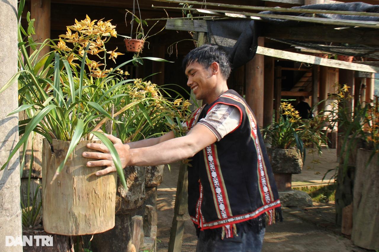 Lên cổng trời, thăm làng cổ của người Xơ Đăng, ngắm hoa rừng nở bốn mùa - 6