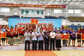 Lam Thao District won First Prize in Volleyball for the Elderly in Phu Tho Province