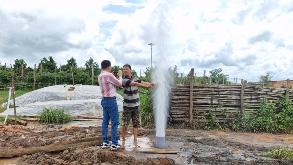 The gas and water spray were checked by people and found to have no strange smell and normal temperature.