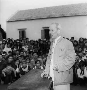 Das Töpferdorf Bat Trang und tiefe Erinnerungen mit Onkel Ho