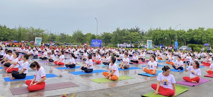 Không khí Ngày Quốc tế Yoga trên khắp Việt Nam