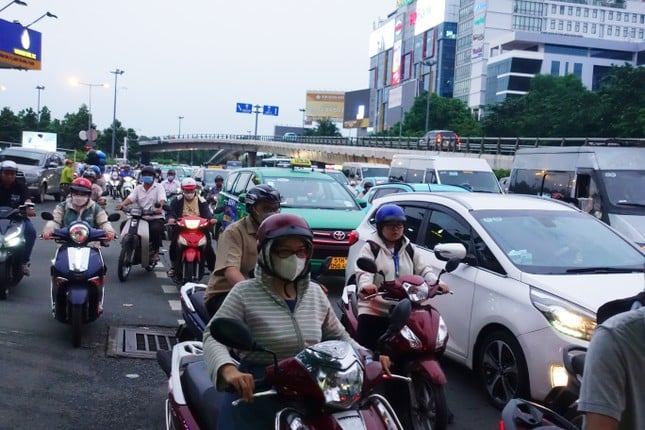 When will car toll collection be implemented in the center of Ho Chi Minh City? photo 1