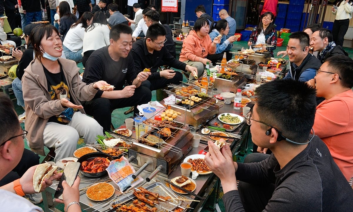 Can the 'Street Vendor Economy' Revive China?