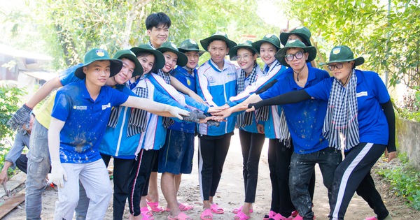 125 000 soldats s'inscrivent au volontariat d'été à Ho Chi Minh-Ville, cérémonie de lancement au parc riverain de Saigon