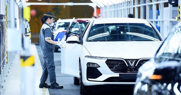 A partir del 1 de septiembre, el Gobierno reduce el 50% las tasas de matriculación de los coches de fabricación y montaje nacional.