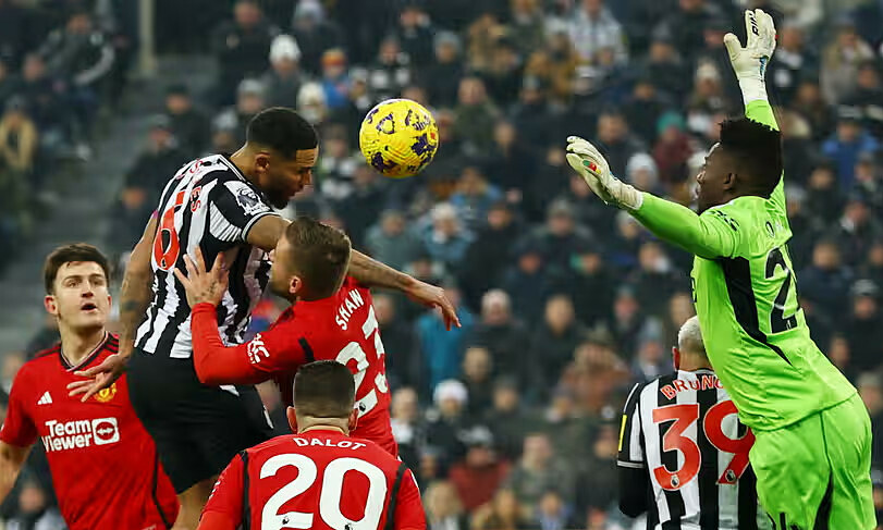 Man Utd gục ngã trước Newcastle