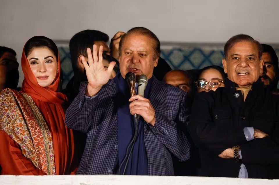 Les élections au Pakistan se déroulent en ligne droite, Khan et Sharif déclarent tous deux la victoire photo 1