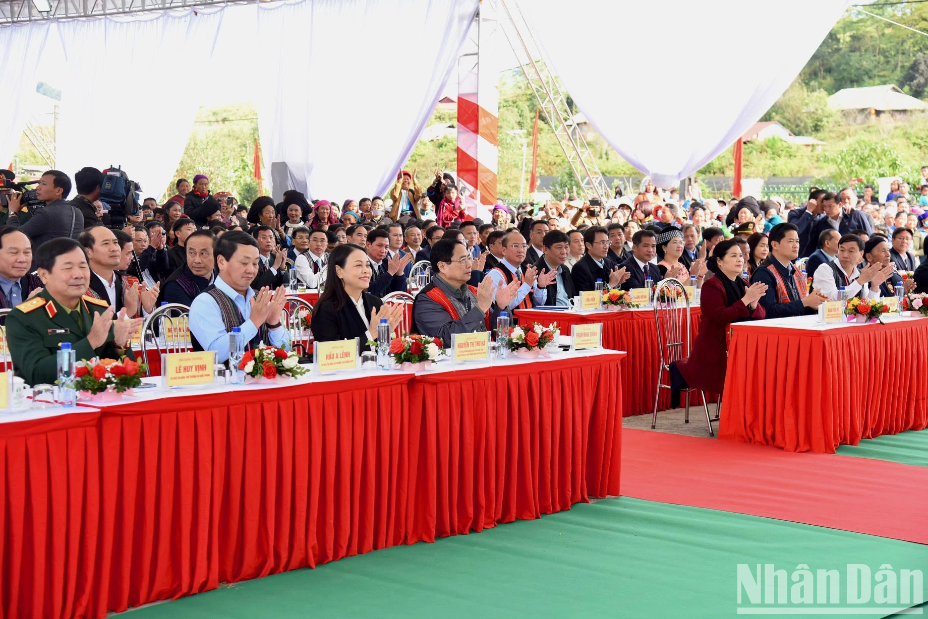 [Photo] Prime Minister celebrates Great Solidarity Day with ethnic people of Lai Chau province photo 3