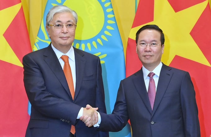 Le Vietnam et le Kazakhstan signent un accord d'exemption de visa