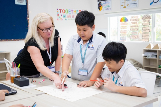 Tesla students study with foreign teachers. Photo: Tesla