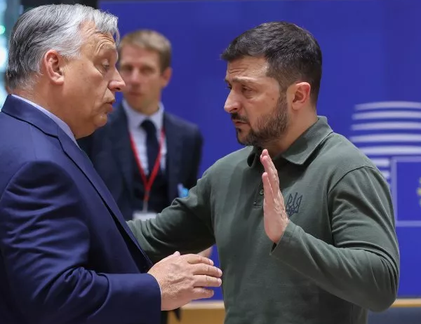 Khoảnh khắc ông Orbán tiếp cận ông Zelensky bên lề Thượng đỉnh EU