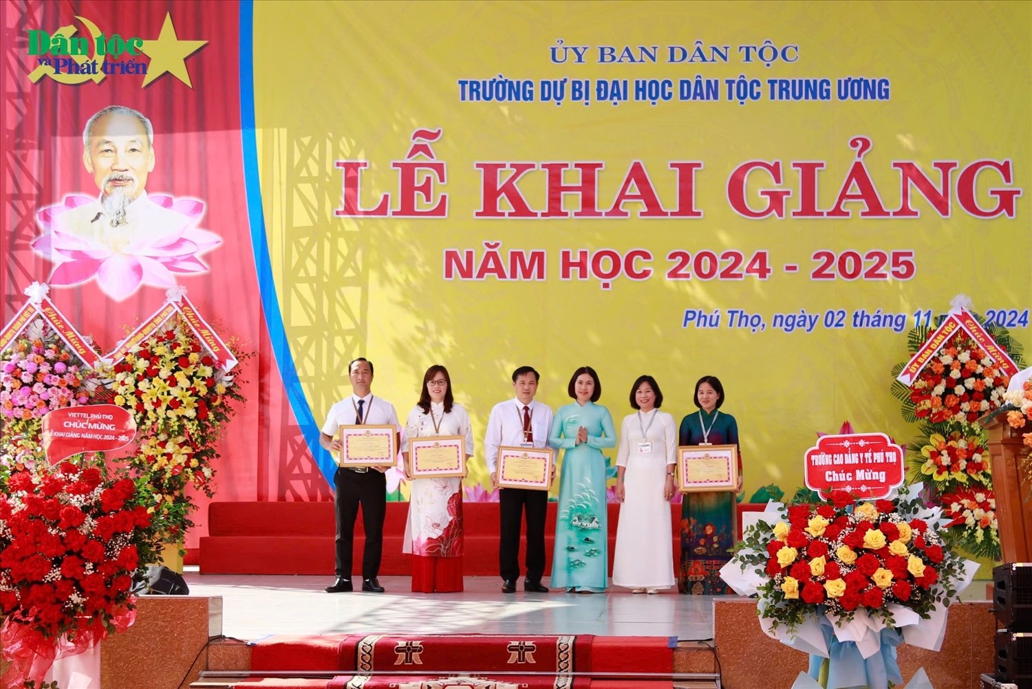 Bộ trưởng, Chủ nhiệm Ủy ban Dân tộc dự Lễ Khai giảng năm học mới tại Trường Dự bị Đại học Dân tộc Trung ương 6