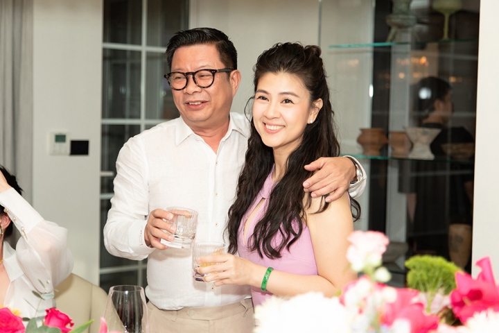 'Bà hoàng phòng vé' Kim Thư trẻ trung bên 2 con trai - 5