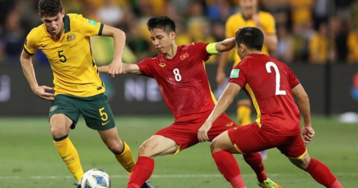 Vietnam team plays friendly match with team that made Argentina sweat at World Cup