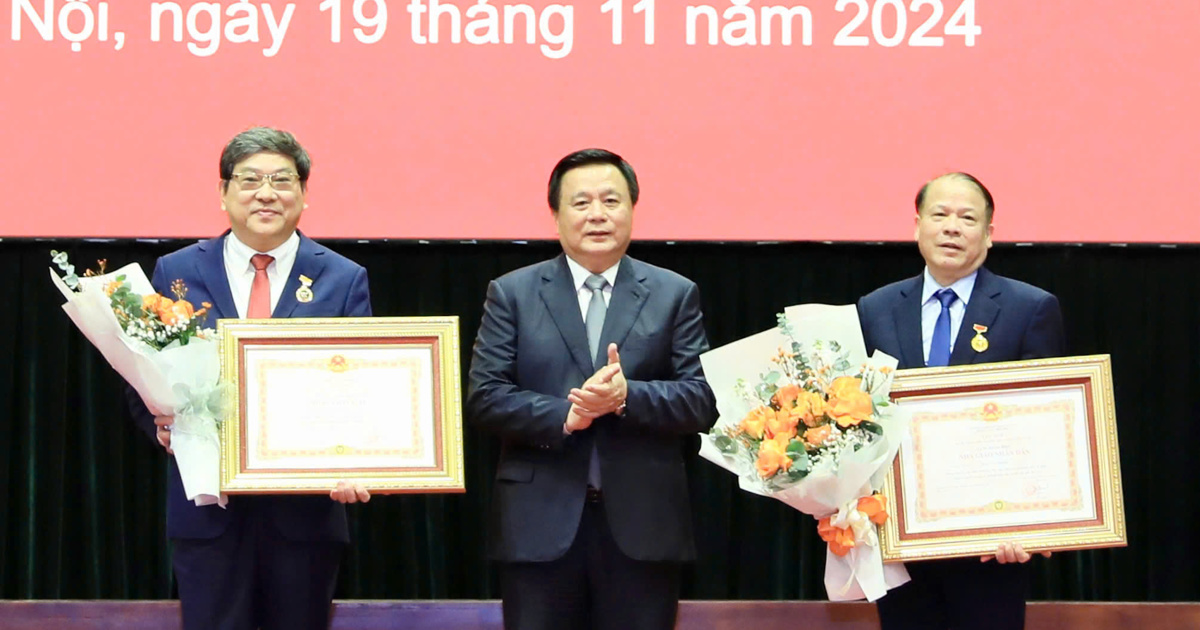 Die Ho Chi Minh National Academy of Politics feiert den 42. Jahrestag des vietnamesischen Lehrertags