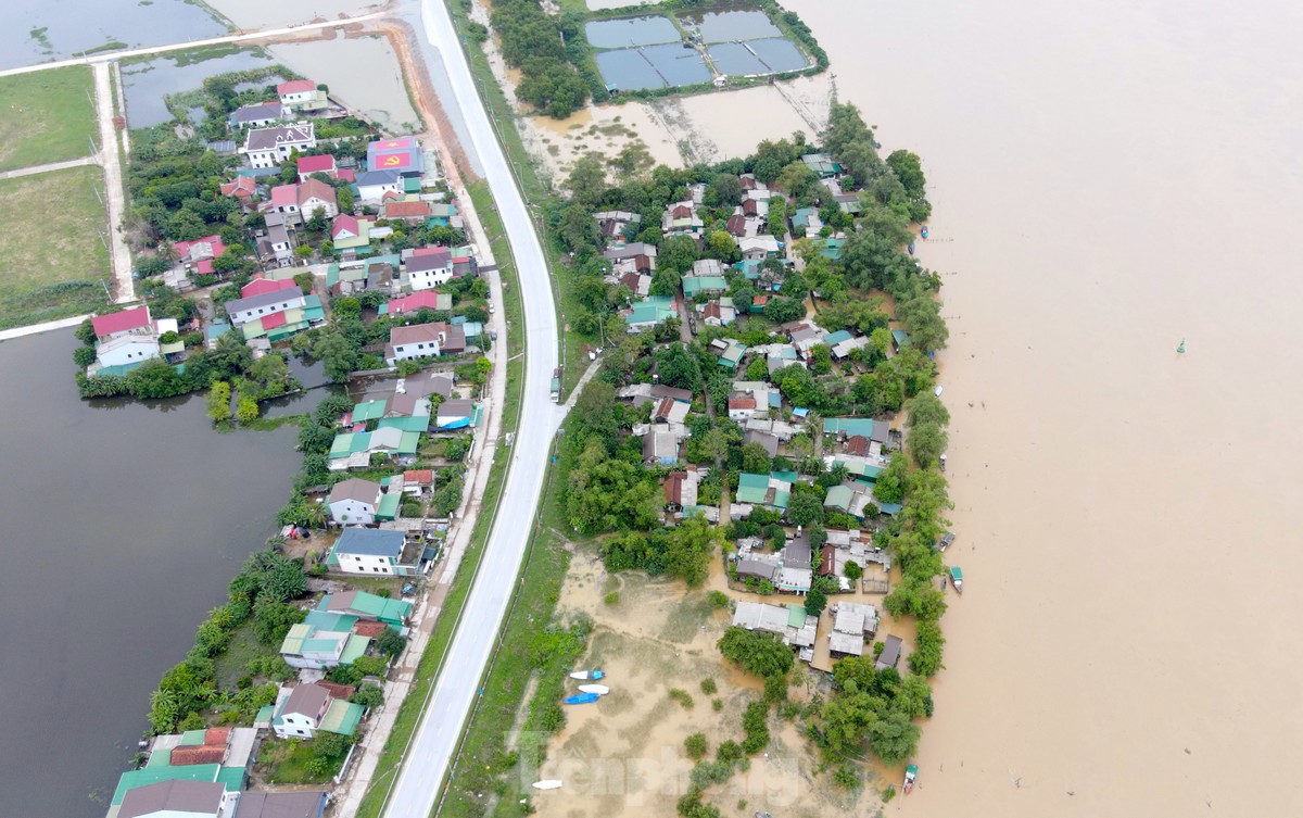 Les habitants des villages de pêcheurs riverains sont confrontés à des inondations prolongées