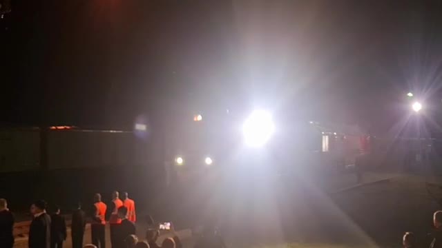 世界 - ロシア極東ハサン駅で金正恩が列車から降りる映像