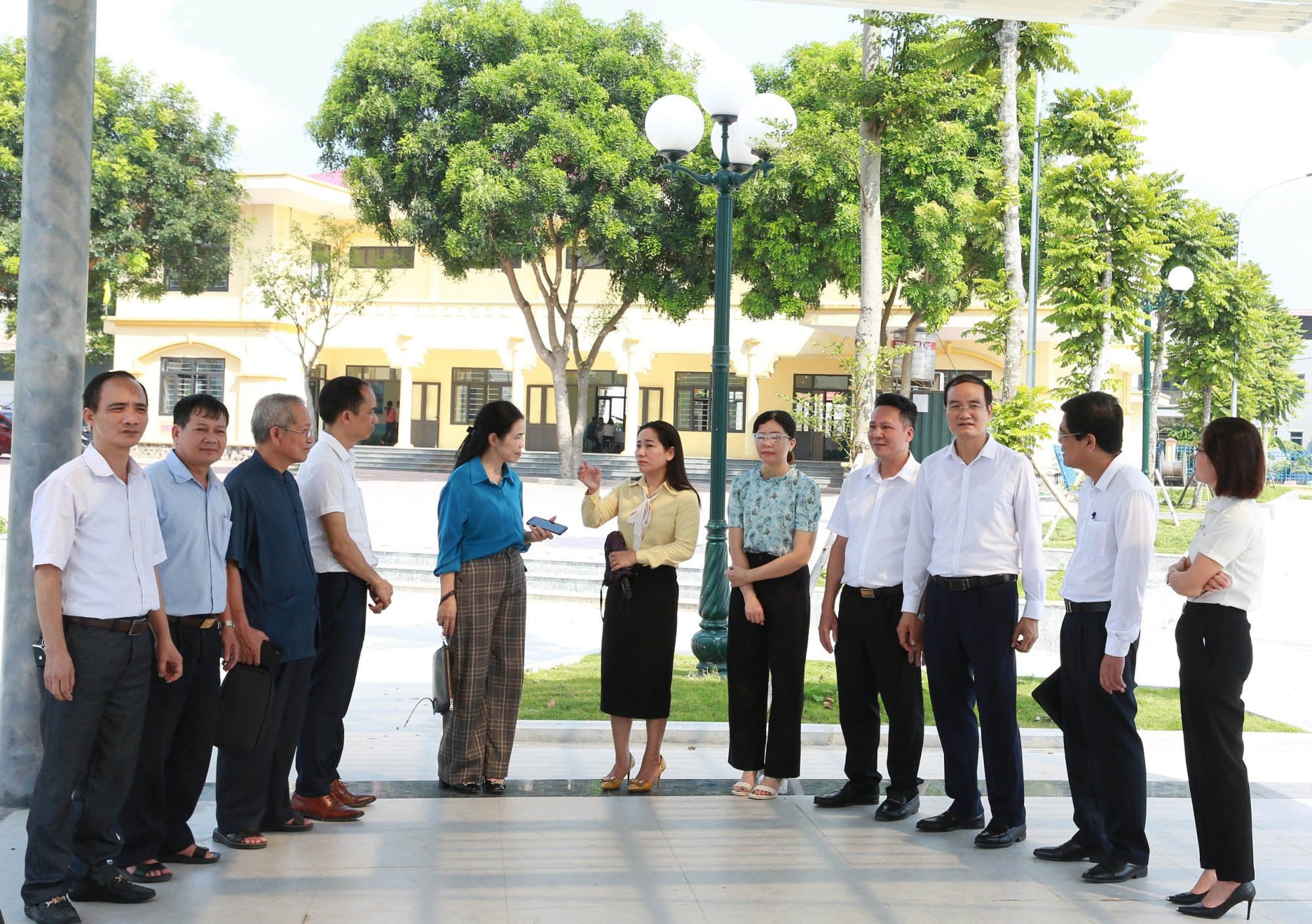 L'Association provinciale des journaux de Vinh Phuc a organisé une excursion pour les membres de l'association des journaux. Image 1