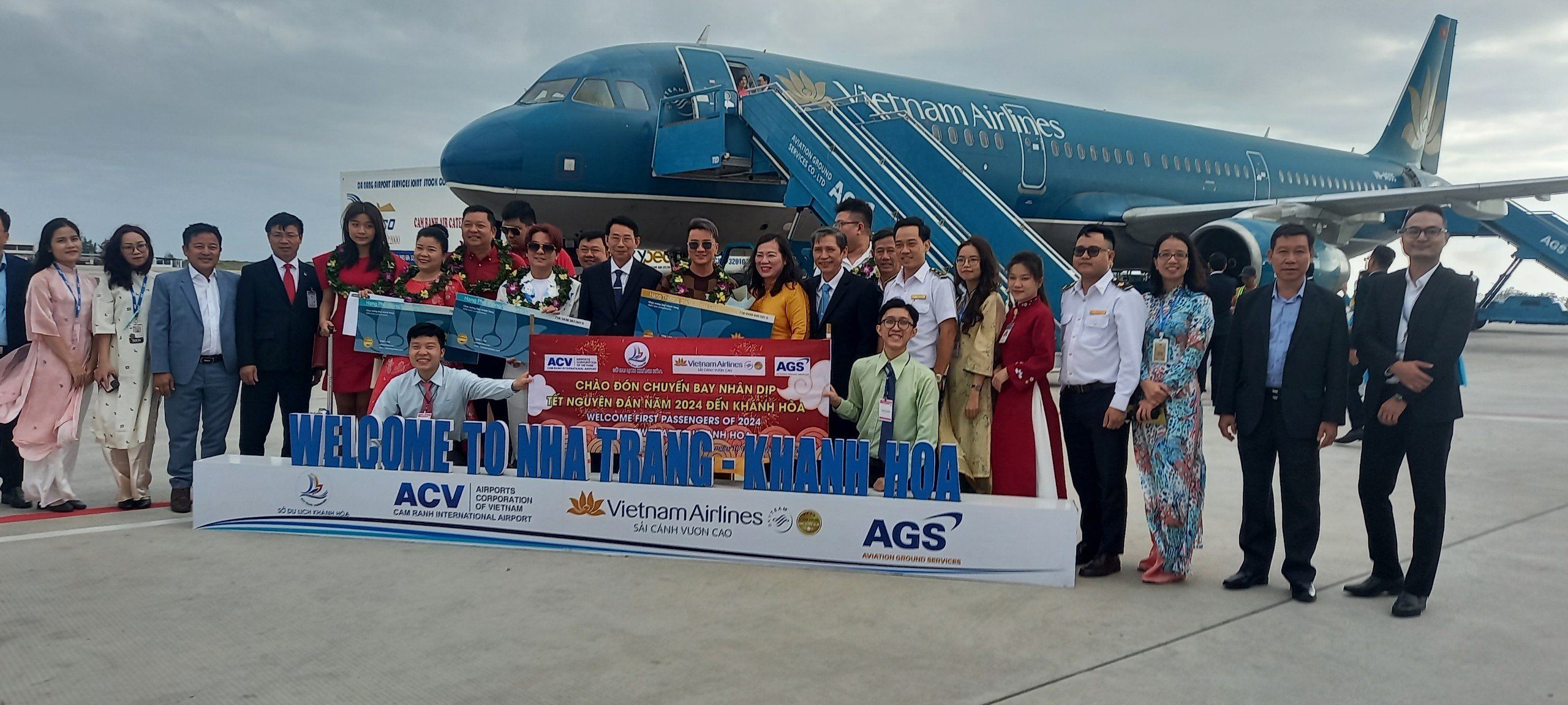 Evento - Khanh Hoa: Dando la bienvenida al primer vuelo del año del Dragón 2024 (Foto 3).