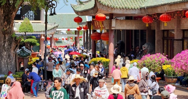 Überrascht von der Anzahl der Besucher in An Giang für Frühlingsreisen