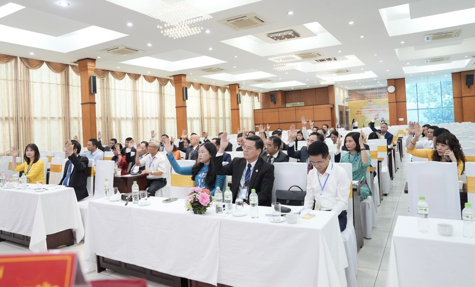 Dans l'après-midi du 19 novembre, le Comité exécutif du Barreau de Hanoi, huitième session, 2024-2029, a tenu sa première réunion, élisant le Comité d'inspection, le Président et le Vice-président du Barreau de Hanoi, huitième session, 2024-2029.