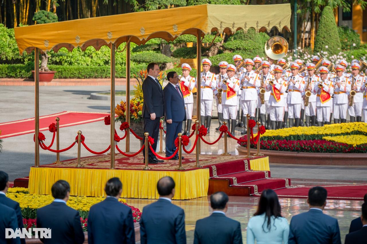 នាយករដ្ឋមន្ត្រី Pham Minh Chinh អញ្ជើញជាអធិបតីក្នុងពិធីស្វាគមន៍ចំពោះដំណើរទស្សនកិច្ចរបស់នាយករដ្ឋមន្ត្រីបេឡារុស្សនៅវៀតណាម - 2 Thủ tướng Phạm Minh Chính chủ trì lễ đón Thủ tướng Belarus thăm Việt Nam - 2