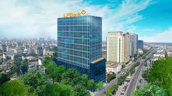 LPBank là ngân hàng vừa được đại hội cổ đông bất thường năm 2024 thông qua kế hoạch chuyển trụ sở chính.