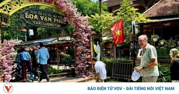 Le tourisme à Hanoi promeut la valeur du patrimoine culturel des villages artisanaux