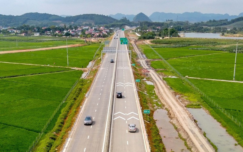 Một đoạn cao tốc Cao Bồ - Mai Sơn.