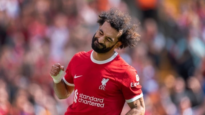 Salah giúp Liverpool lội ngược dòng trước Wolves.