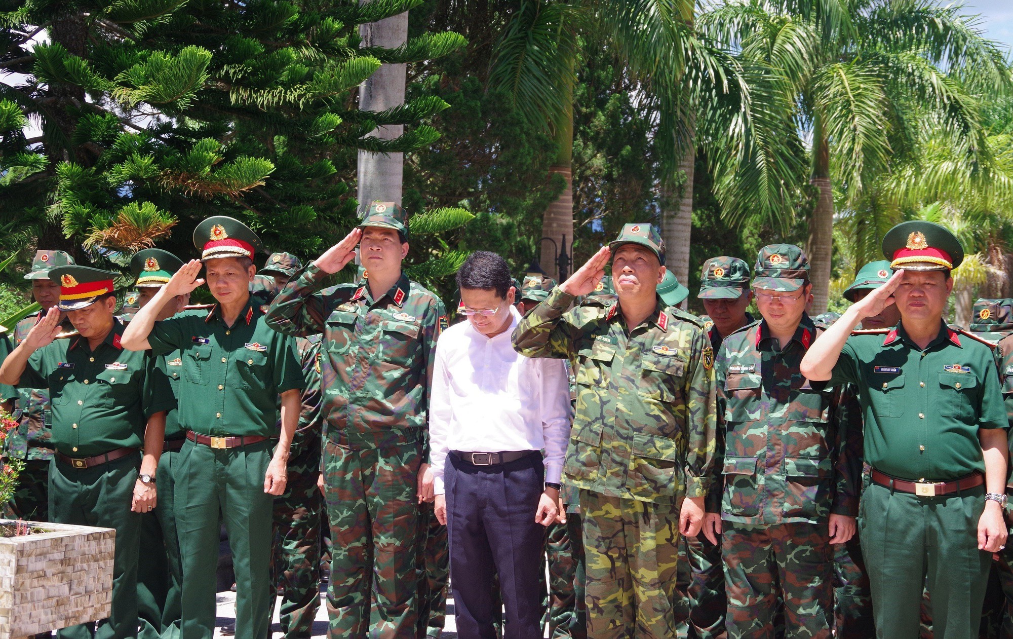 Bàn giao nhà tình nghĩa cho gia đình khó khăn tại A Lưới - Ảnh 2.