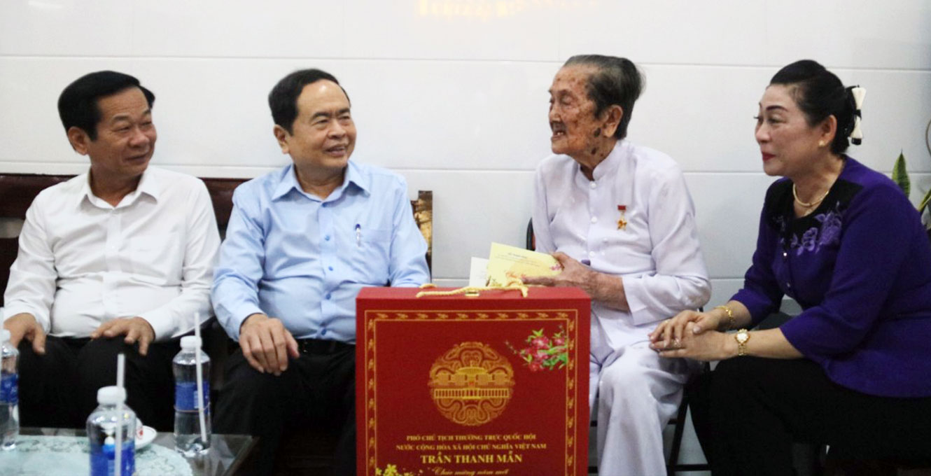 Permanent Vice President of the National Assembly Tran Thanh Man celebrates Tet in Kien Giang, picture 1