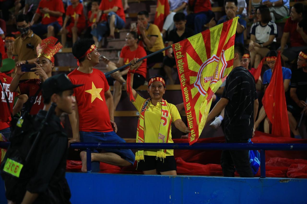 Болельщики сборной Вьетнама U23 на стадионе Viet Tri Stadium (Футхо). Фото: Минь Дан