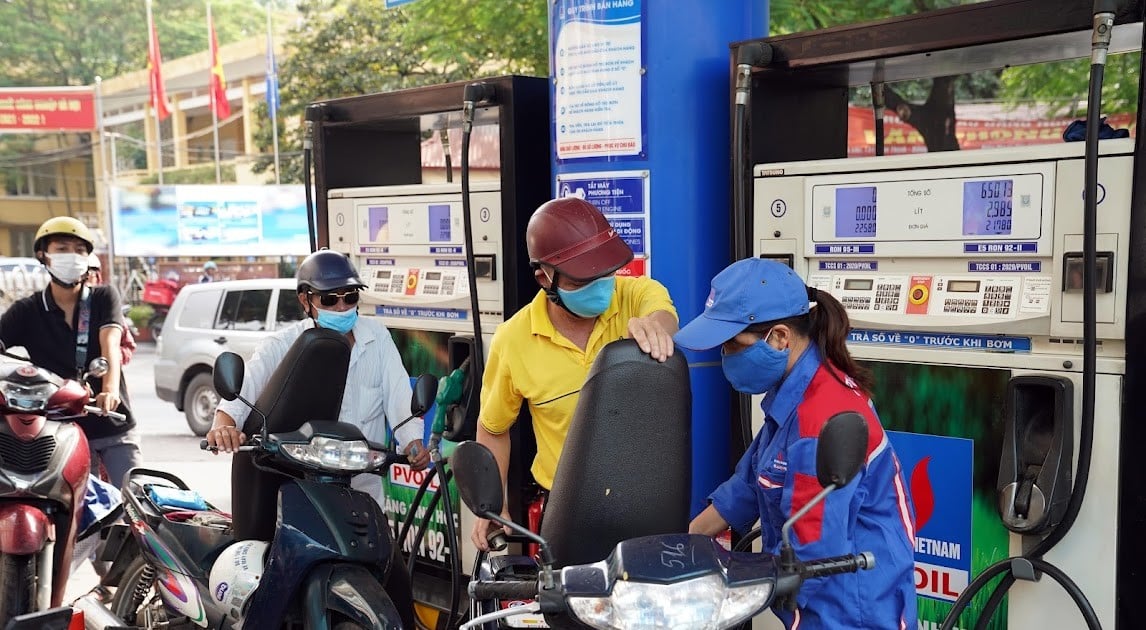 Gestionar estrictamente los actos de no implementación de facturas electrónicas en el negocio petrolero y minorista.