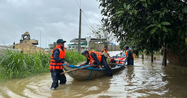 Mưa lớn kéo dài, lũ trên các sông ở Quảng Ngãi lên cao