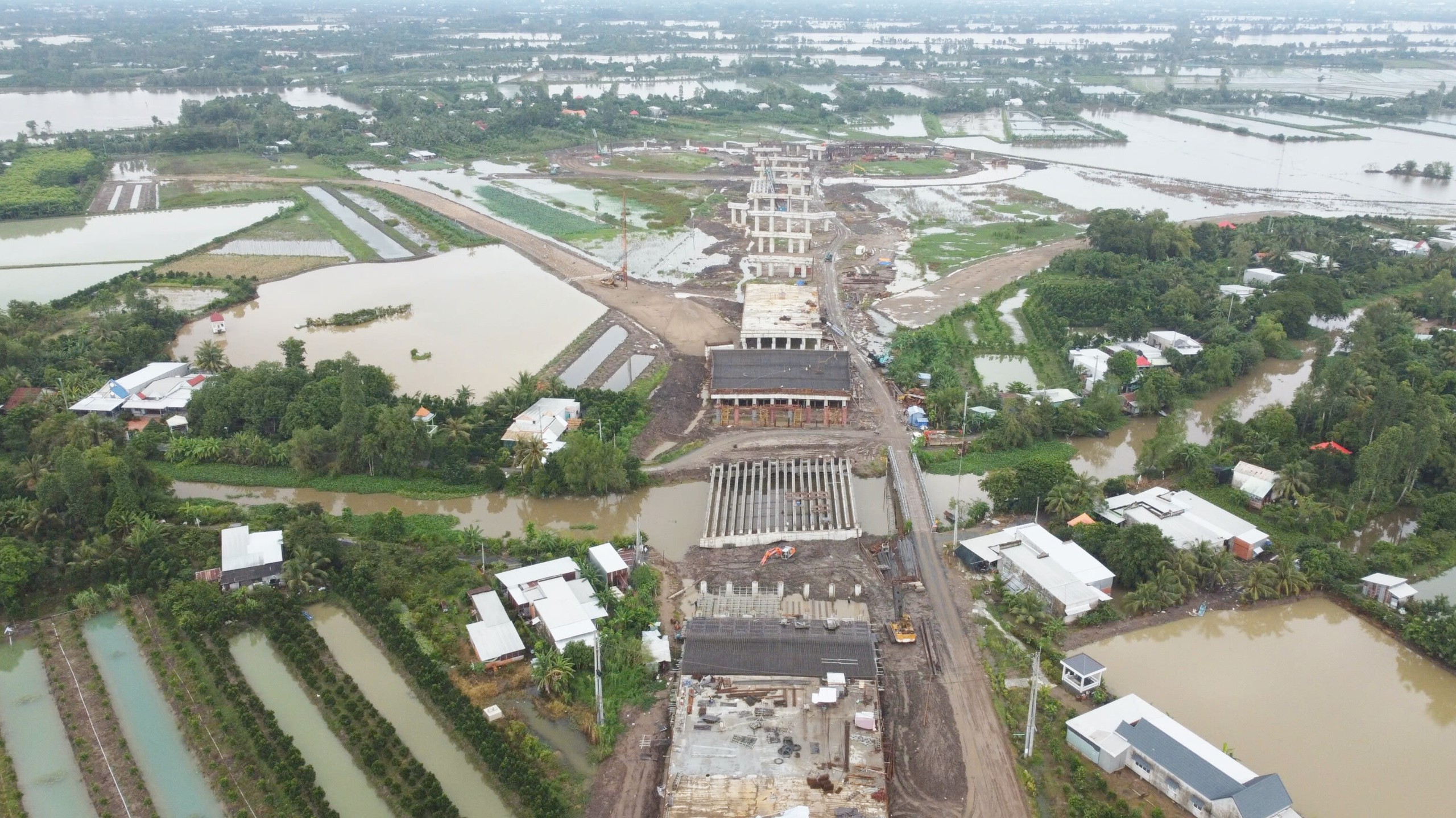 Cao tốc Cao Lãnh - An Hữu: Tháng 11 hoàn thành đoạn dầm sàn duy nhất- Ảnh 1.