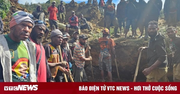 More than 2,000 people may be buried in Papua New Guinea landslide