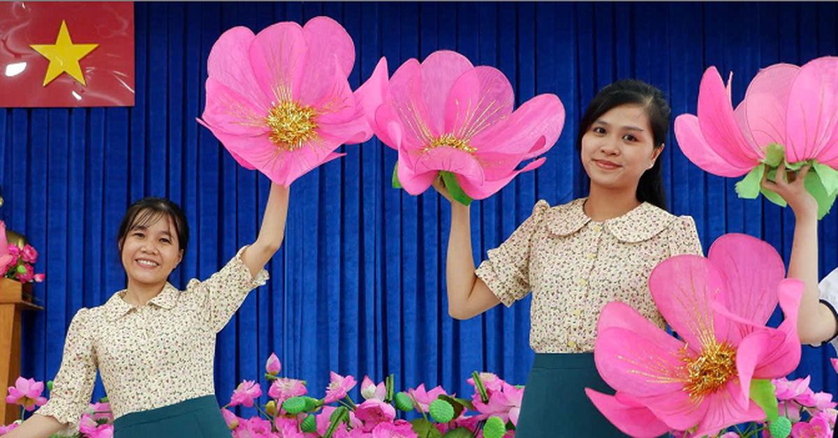 Mme Hien et Mme Hoa des élèves spéciaux : Apprendre aux enfants à boutonner leur chemise est également un grand effort.