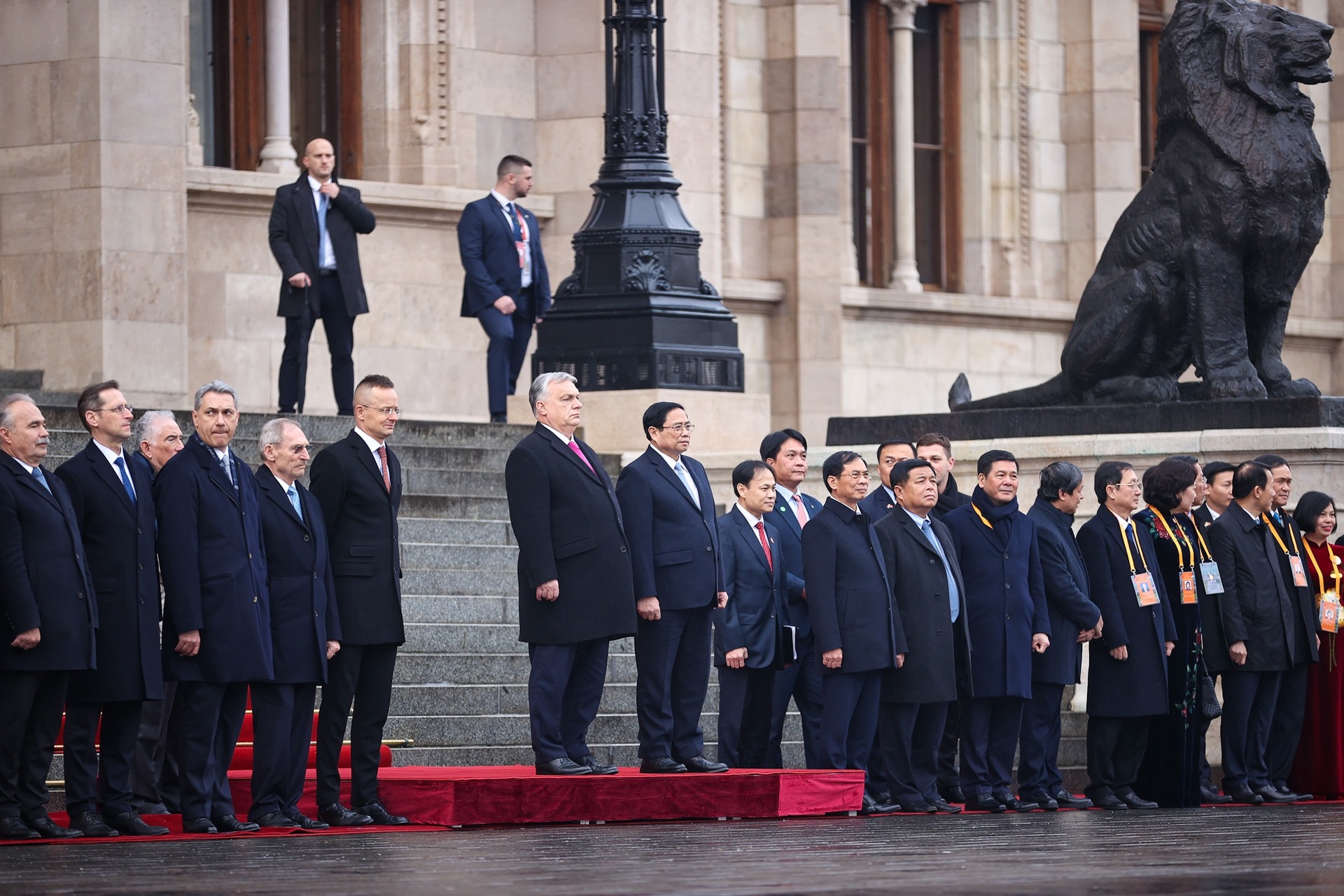 Lễ đón chính thức Thủ tướng Phạm Minh Chính tại Hungary - 9